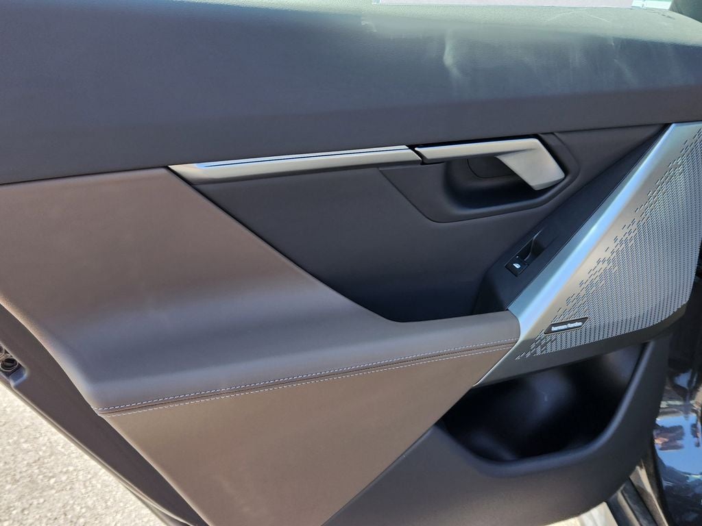 2025 BMW i5 eDrive40 Courtesy Vehicle