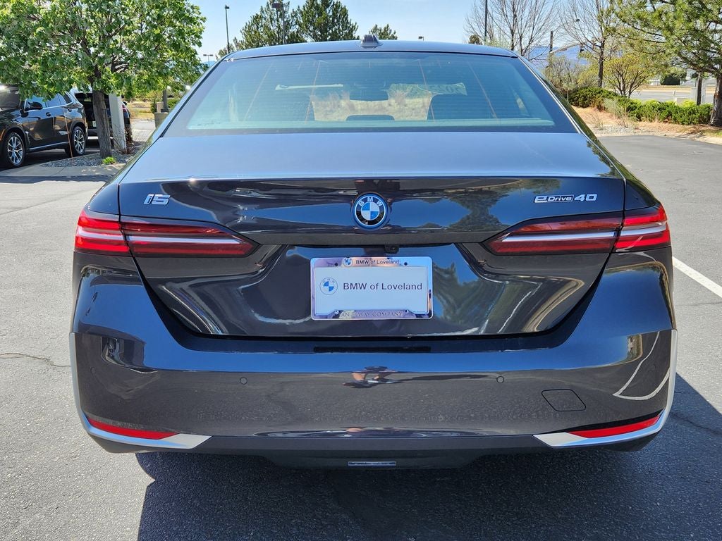 2025 BMW i5 eDrive40 Courtesy Vehicle