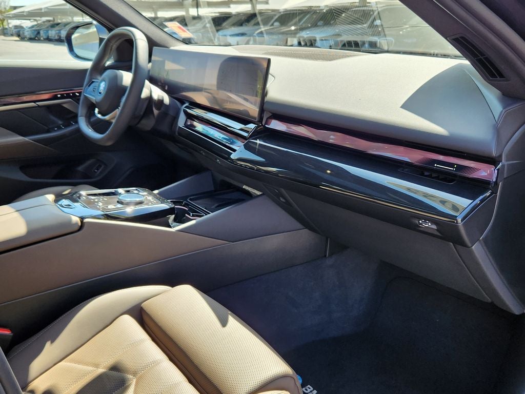 2025 BMW i5 eDrive40 Courtesy Vehicle