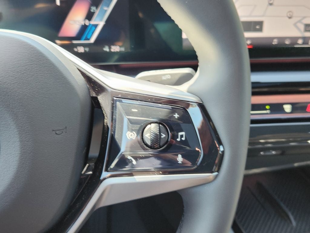 2025 BMW i5 eDrive40 Courtesy Vehicle