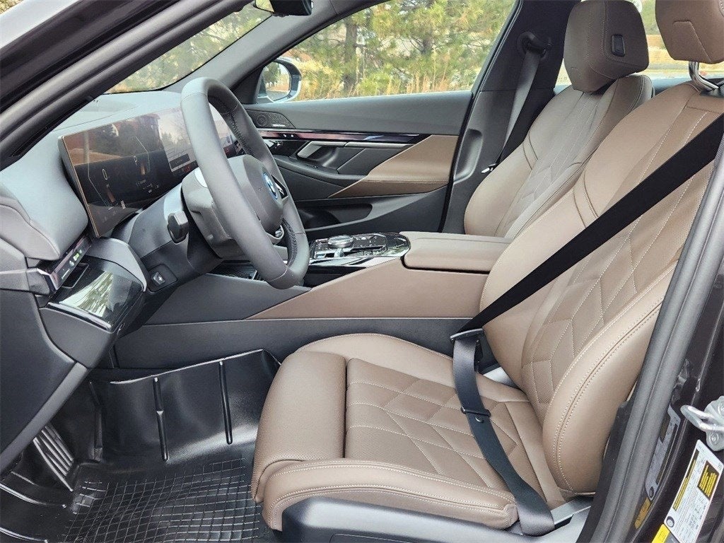 2025 BMW i5 eDrive40 Courtesy Vehicle