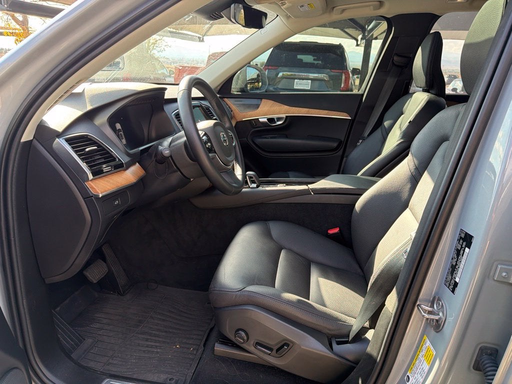 2024 Volvo XC90 B6 Plus Bright Theme