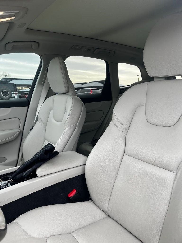 2022 Volvo XC60 Recharge Plug-In Hybrid T8 Inscription Expression