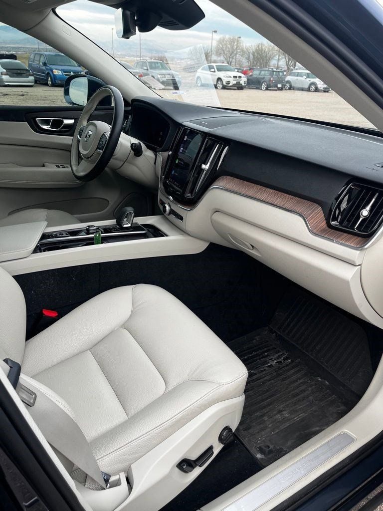 2022 Volvo XC60 Recharge Plug-In Hybrid T8 Inscription Expression