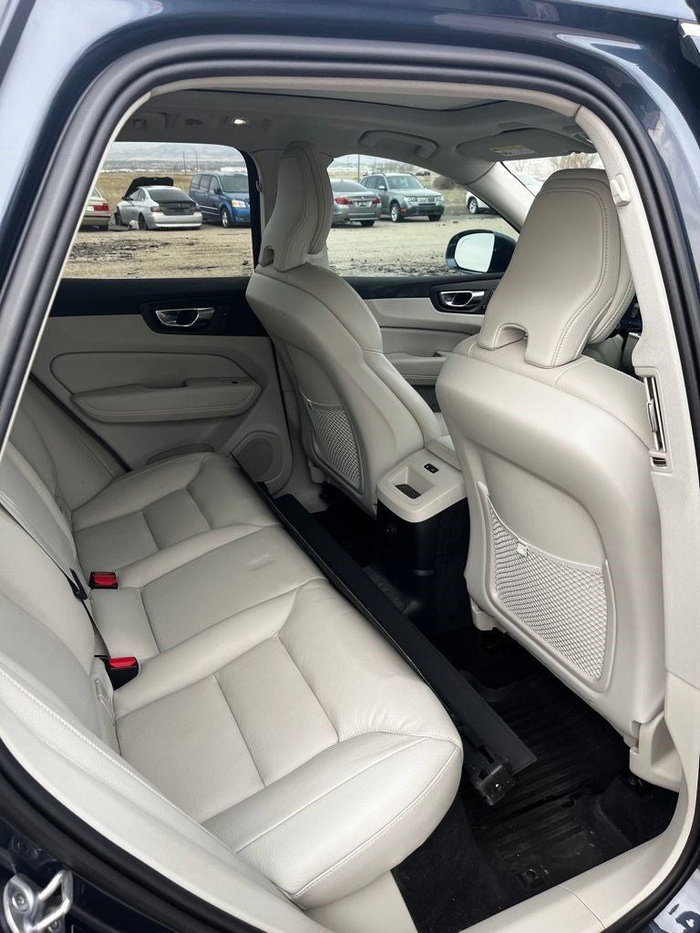 2022 Volvo XC60 Recharge Plug-In Hybrid T8 Inscription Expression