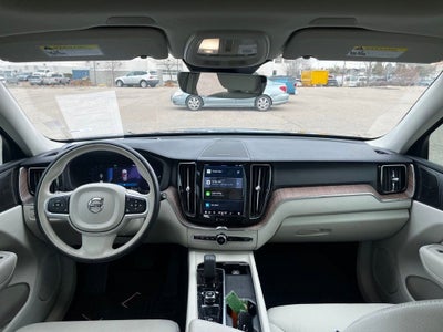 2022 Volvo XC60 Recharge Plug-In Hybrid T8 Inscription Expression