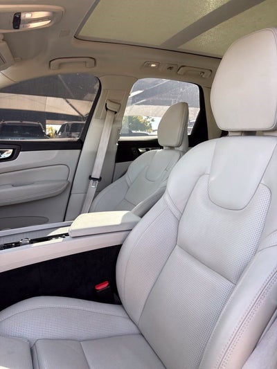 2023 Volvo XC60 B5 Ultimate Bright Theme