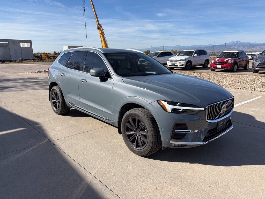 2023 Volvo XC60 B5 Ultimate Bright Theme