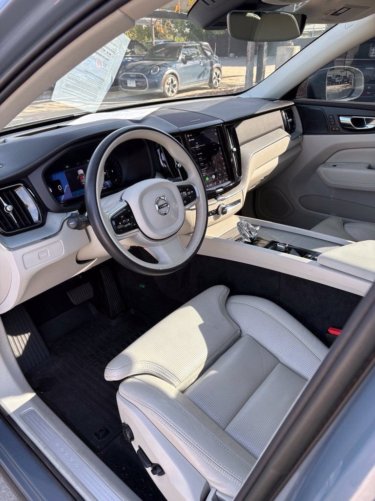2023 Volvo XC60 B5 Ultimate Bright Theme