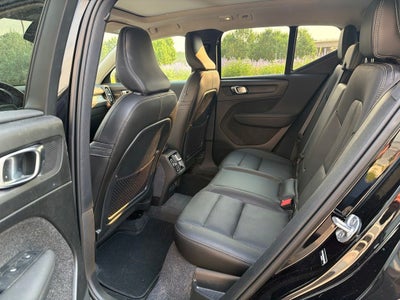 2025 Volvo XC40 B5 Plus Dark Theme