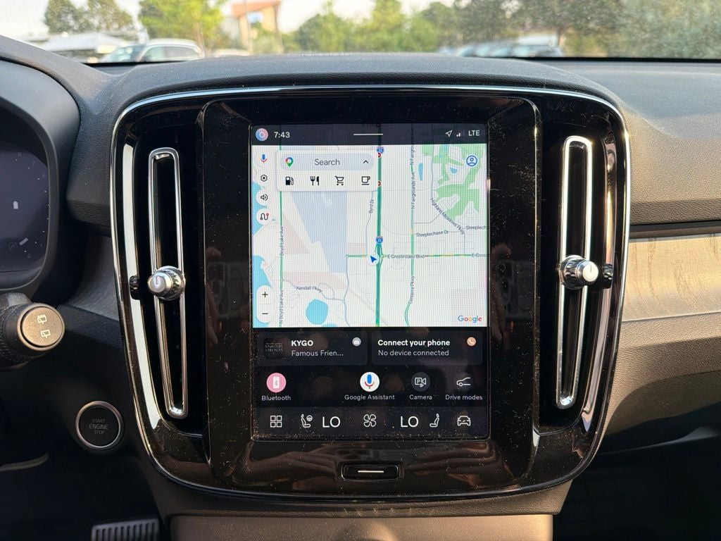 2025 Volvo XC40 B5 Plus Dark Theme