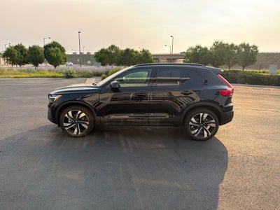 2025 Volvo XC40 B5 Plus Dark Theme