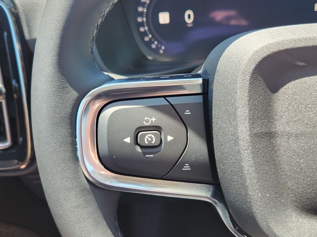 2025 Volvo XC40 B5 Plus Dark Theme