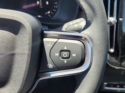 2025 Volvo XC40 B5 Plus Dark Theme