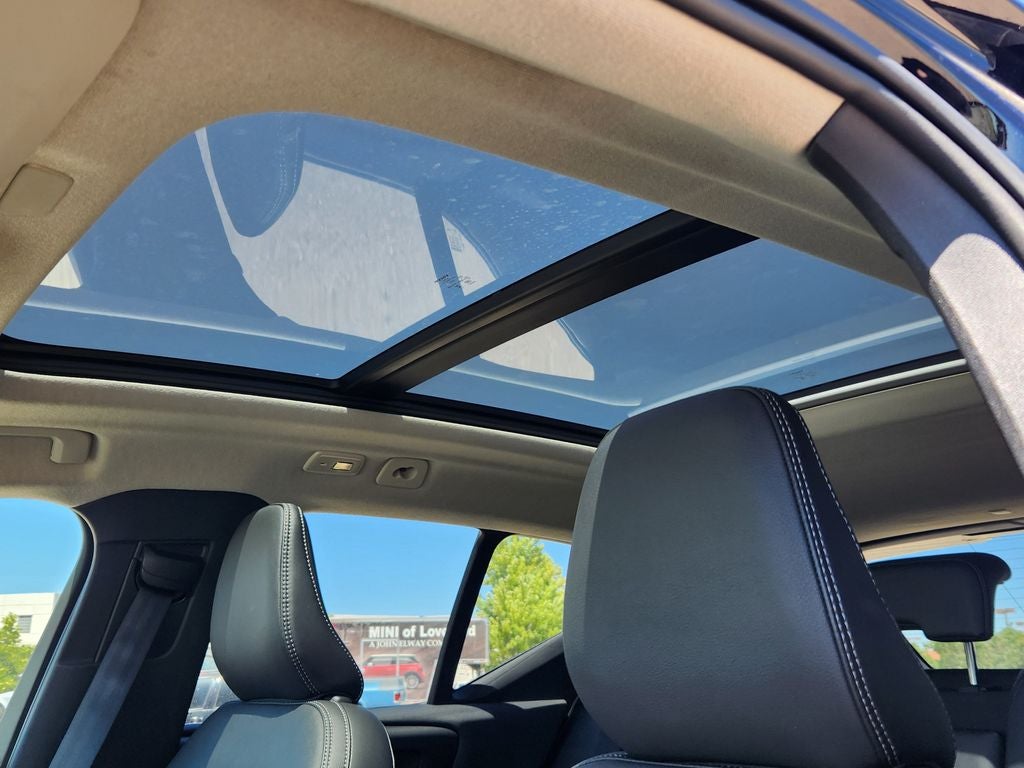 2025 Volvo XC40 B5 Plus Dark Theme