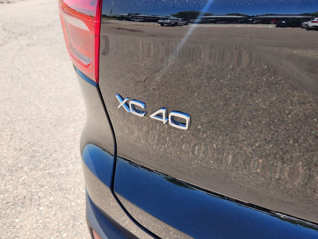 2025 Volvo XC40 B5 Plus Dark Theme