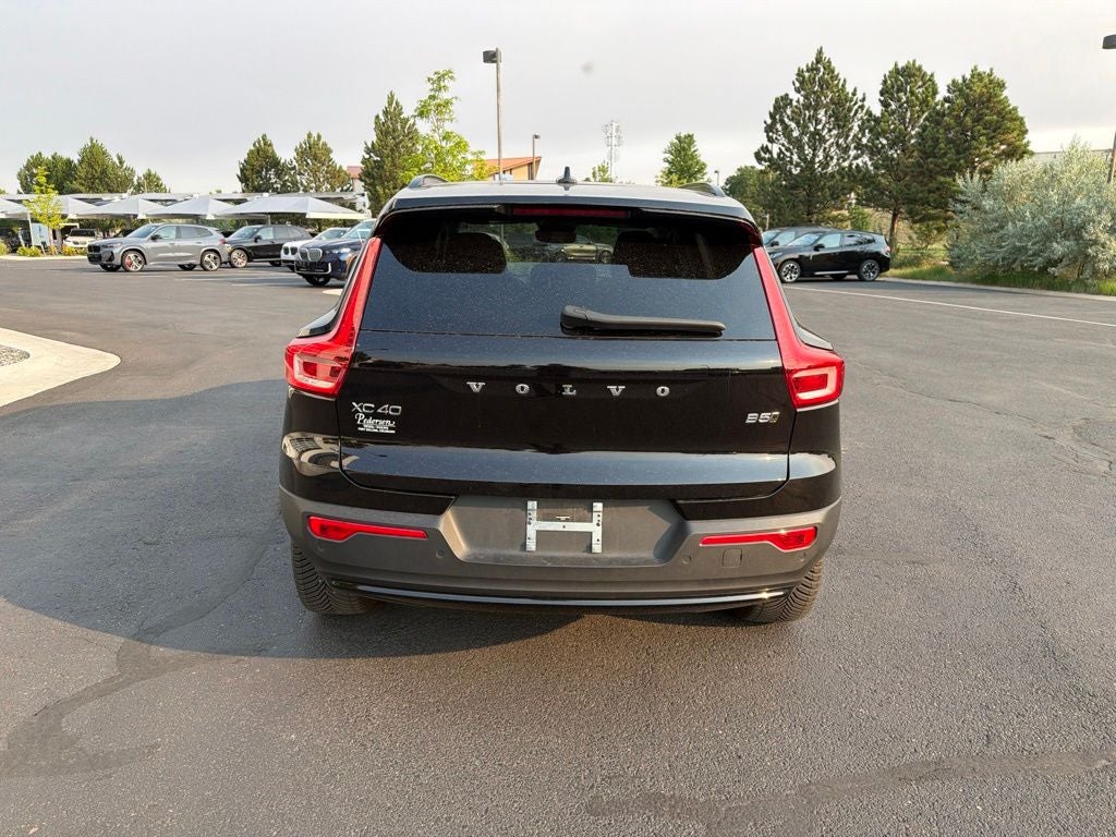 2025 Volvo XC40 B5 Plus Dark Theme