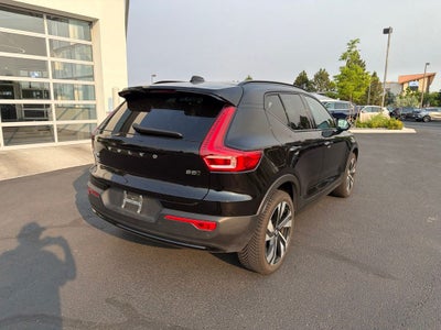 2025 Volvo XC40 B5 Plus Dark Theme