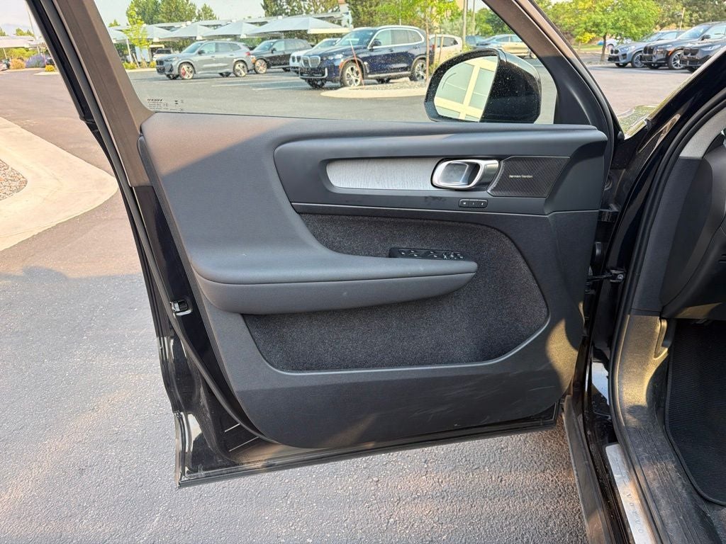 2025 Volvo XC40 B5 Plus Dark Theme
